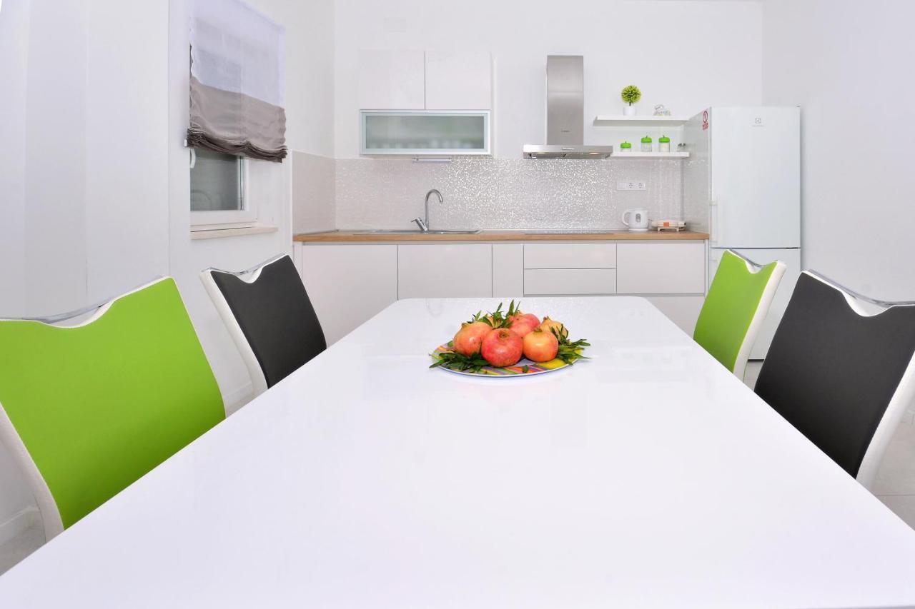 Seas The Day Apartments โปดสตรานา ภายนอก รูปภาพ