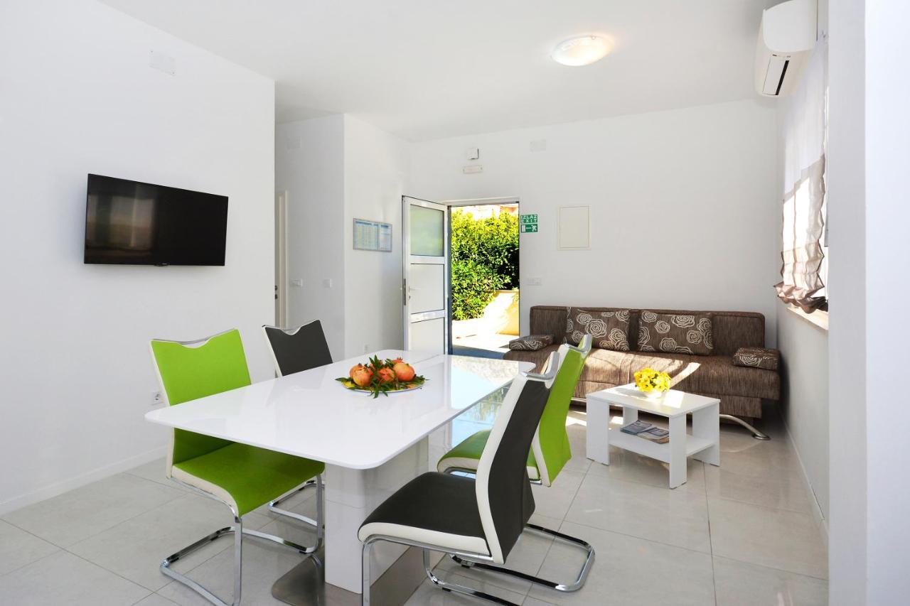 Seas The Day Apartments โปดสตรานา ภายนอก รูปภาพ