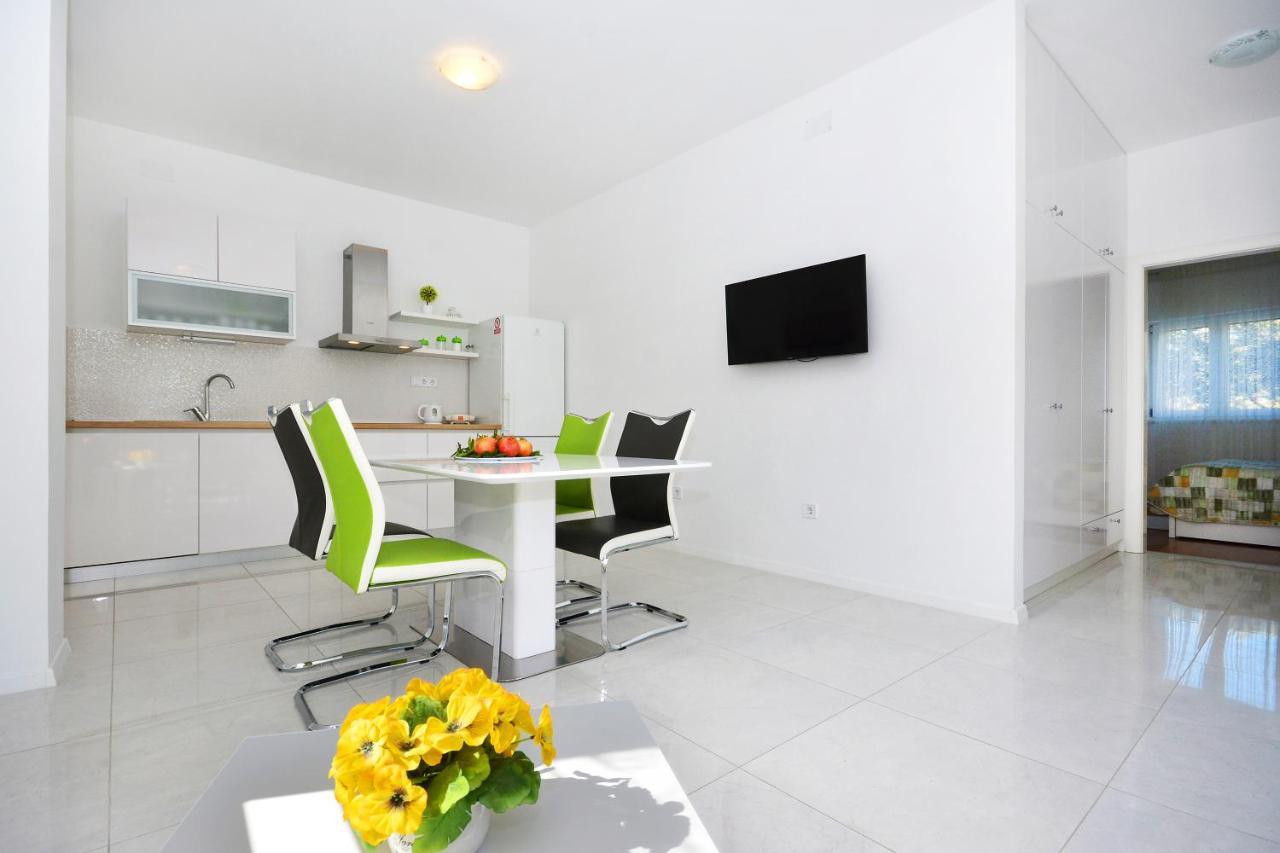 Seas The Day Apartments โปดสตรานา ภายนอก รูปภาพ