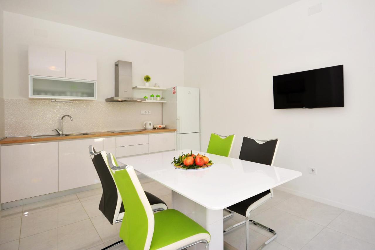 Seas The Day Apartments โปดสตรานา ภายนอก รูปภาพ