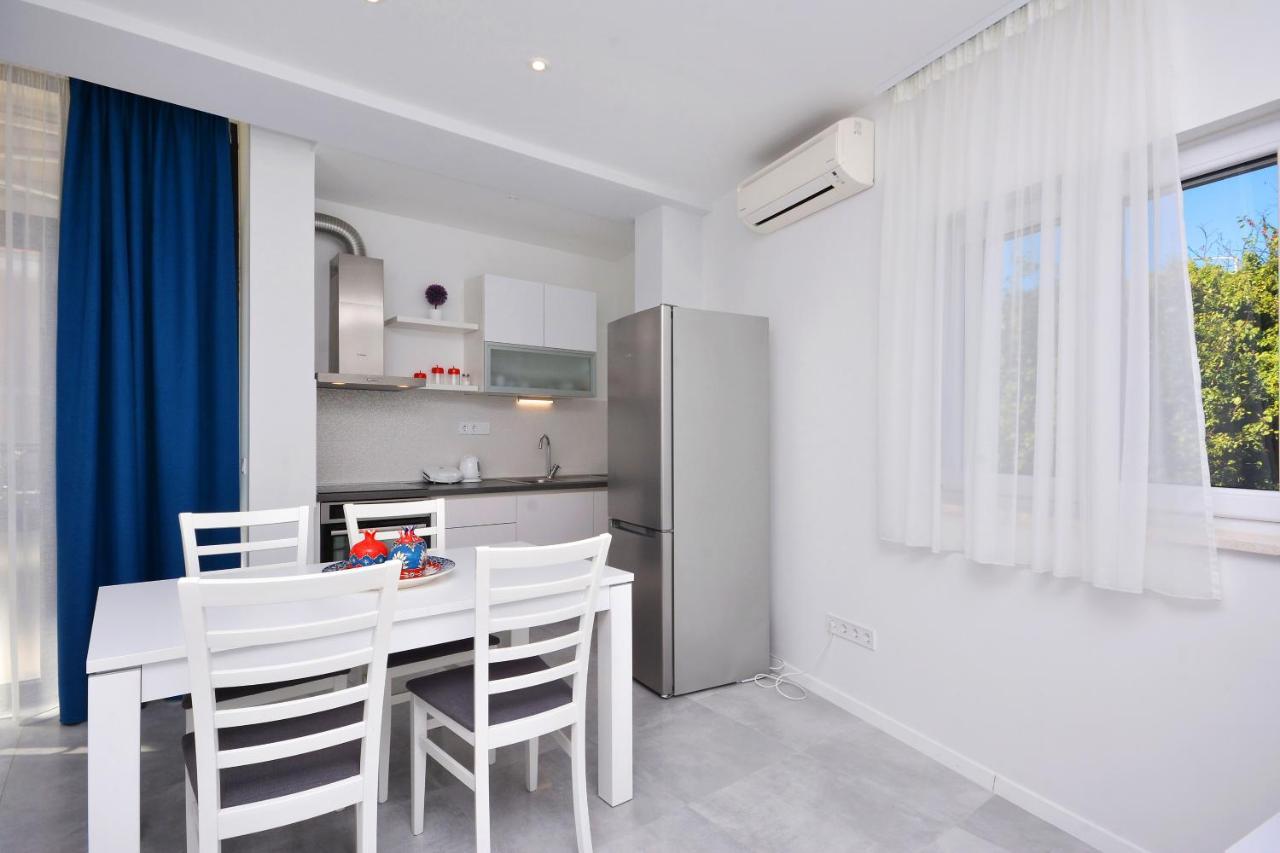 Seas The Day Apartments โปดสตรานา ภายนอก รูปภาพ