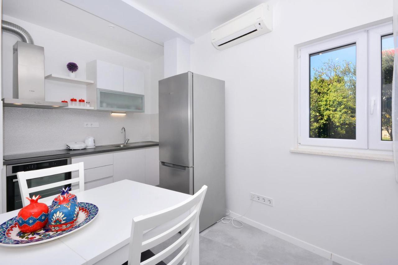 Seas The Day Apartments โปดสตรานา ภายนอก รูปภาพ