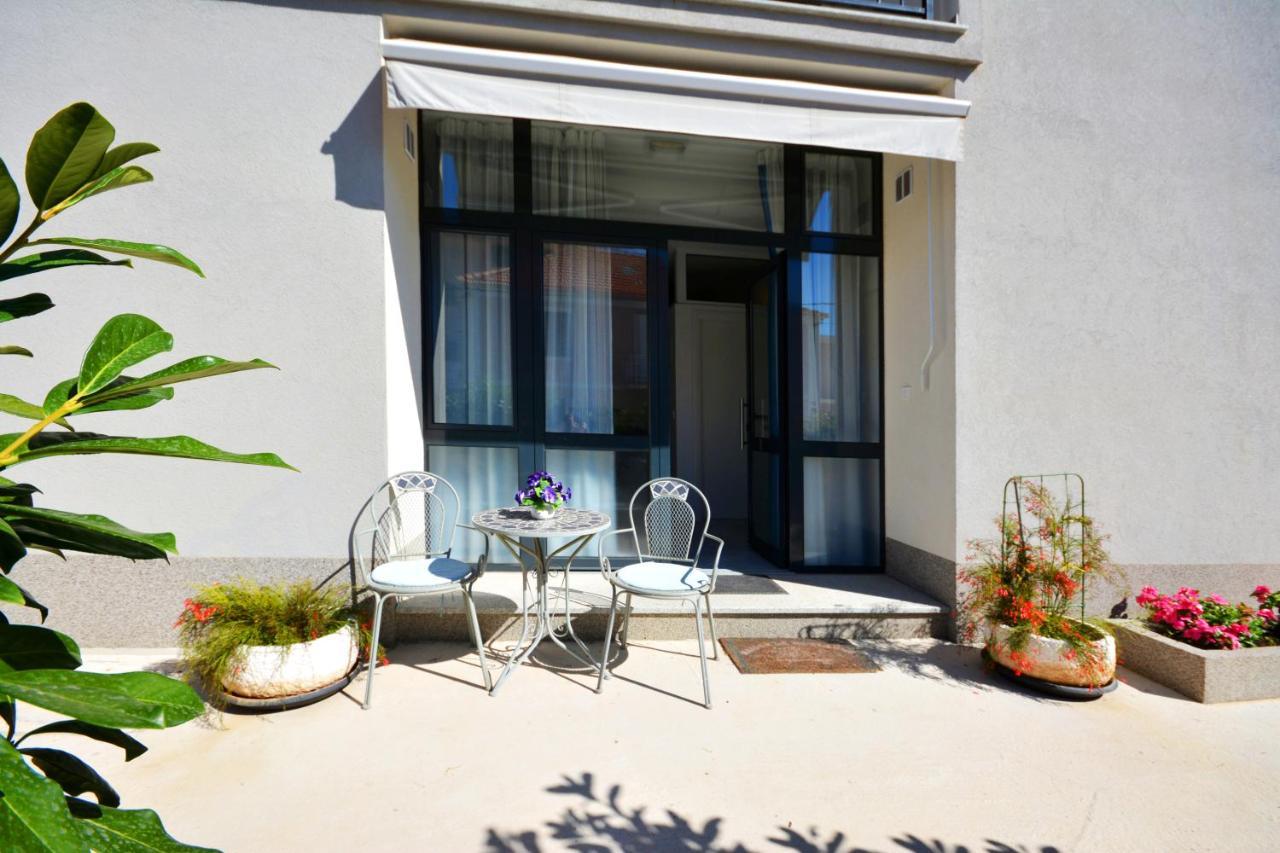 Seas The Day Apartments โปดสตรานา ภายนอก รูปภาพ