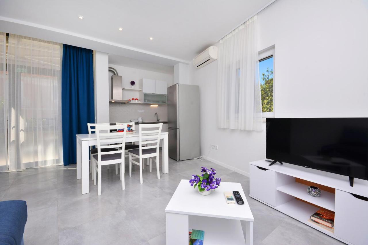 Seas The Day Apartments โปดสตรานา ภายนอก รูปภาพ